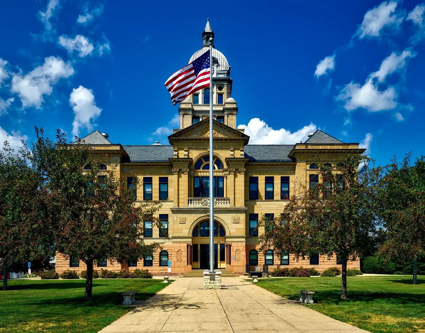 Illustrative scene, not evidence for this record: A courthouse in Cedar Rapids, Iowa.